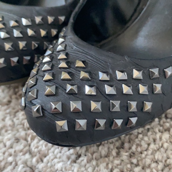 BCBGMAXAZRIA Heels - Picture 4 of 7